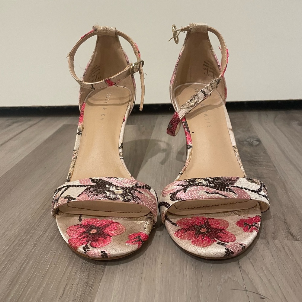 Kelly and Katie Floral Heels Size 7